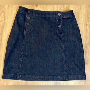 Woman’s loft denim skirt